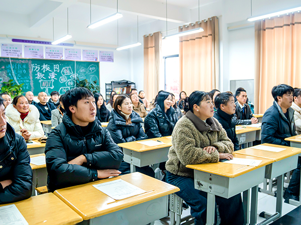 冬日相約話成長 家校攜手赴未來 | 正道中學召開初中部家長會